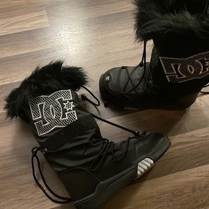 DC snow boots, black with silver details